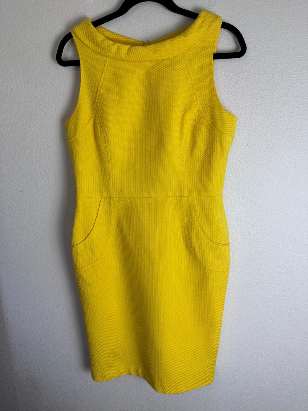 David Meister 10 Yellow Textured Sheath Boat Neck Knee Dress Lined Pockets Zip